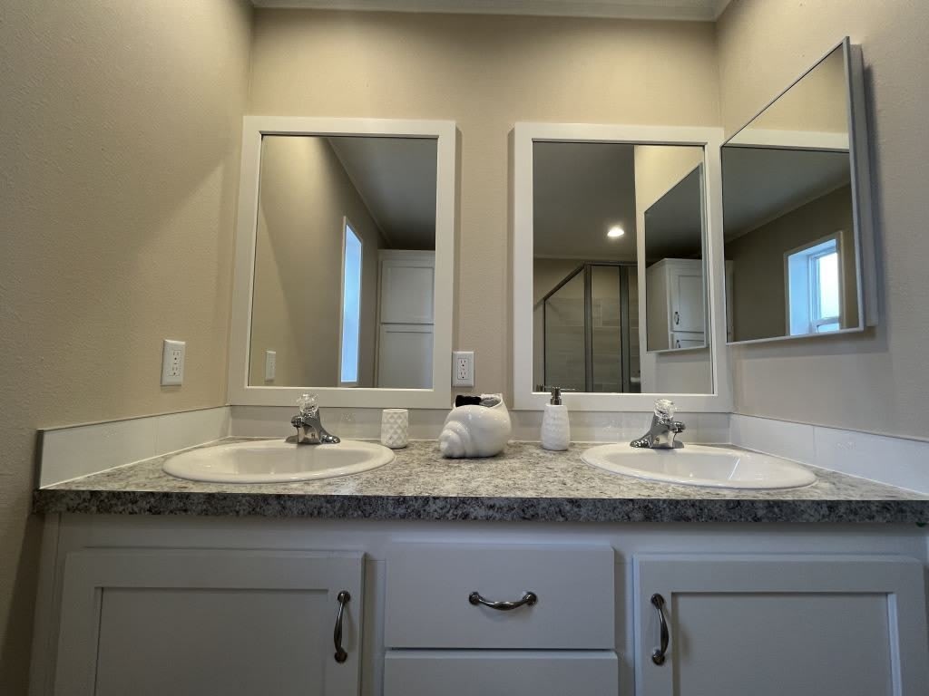 810 Concord St – photo 3