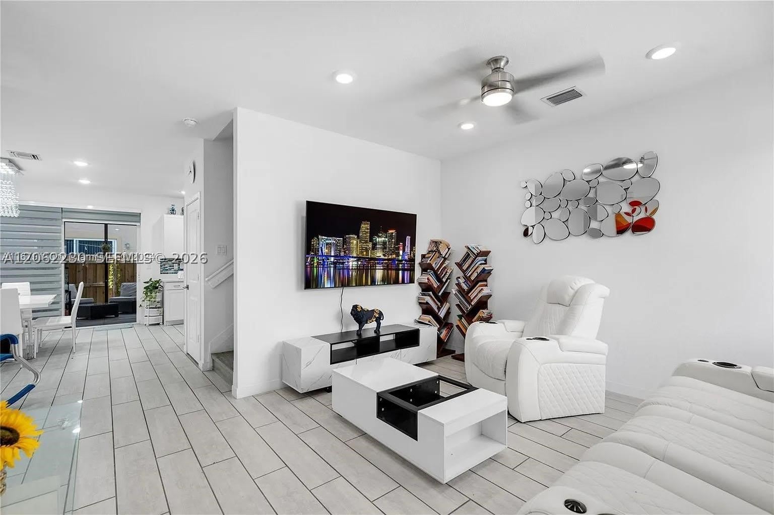 1042 SE 23rd Ter – photo 4
