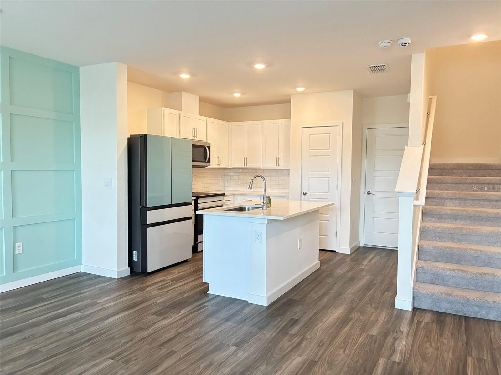 553 JOHN L MICA Way – photo 4