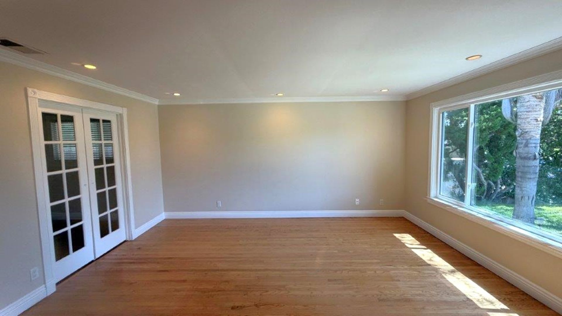 Beautiful Updated 4-Bedroom Martinez Home with Hardwood Floors, Backyard & Gardener Included – photo 4
