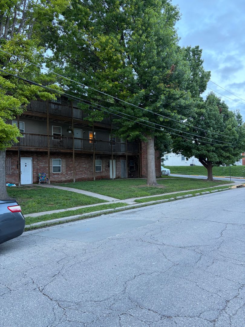 1104 W McCarty – photo 1