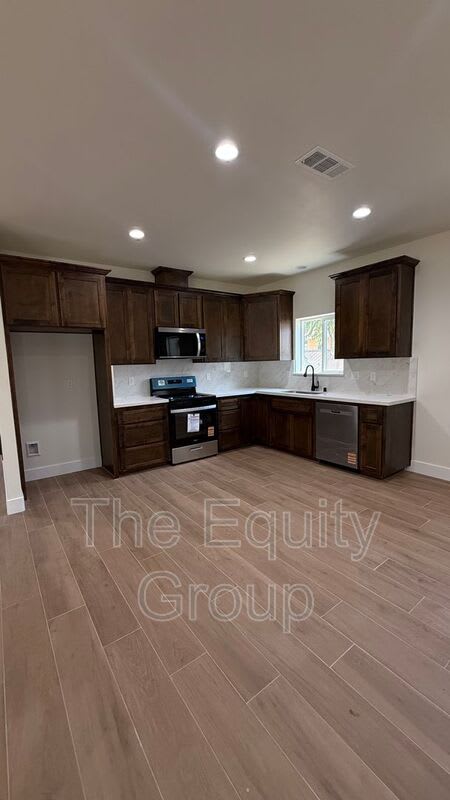 440 N Westwood Ave – photo 3