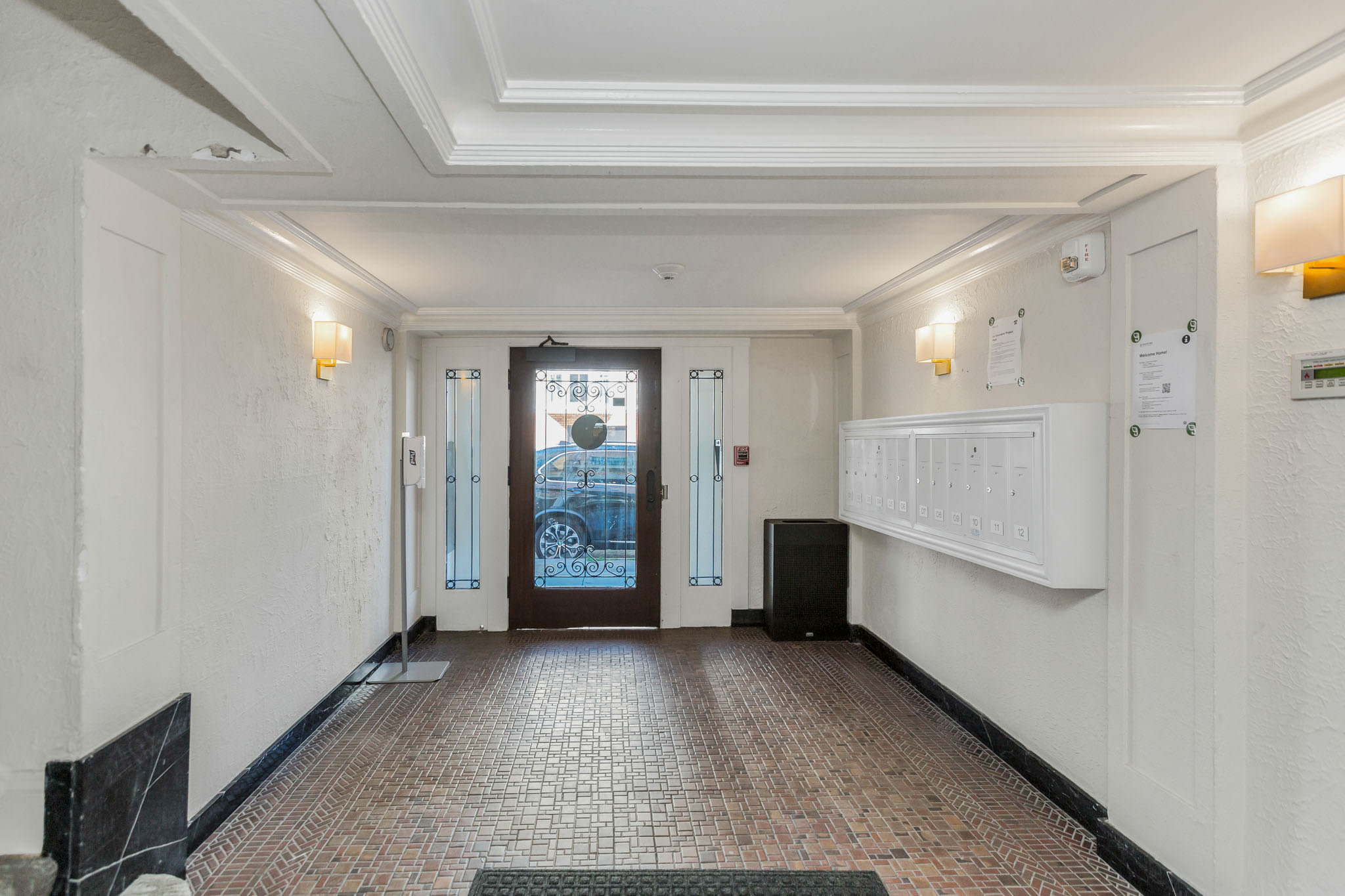 3150 Franklin Apartments – photo 3