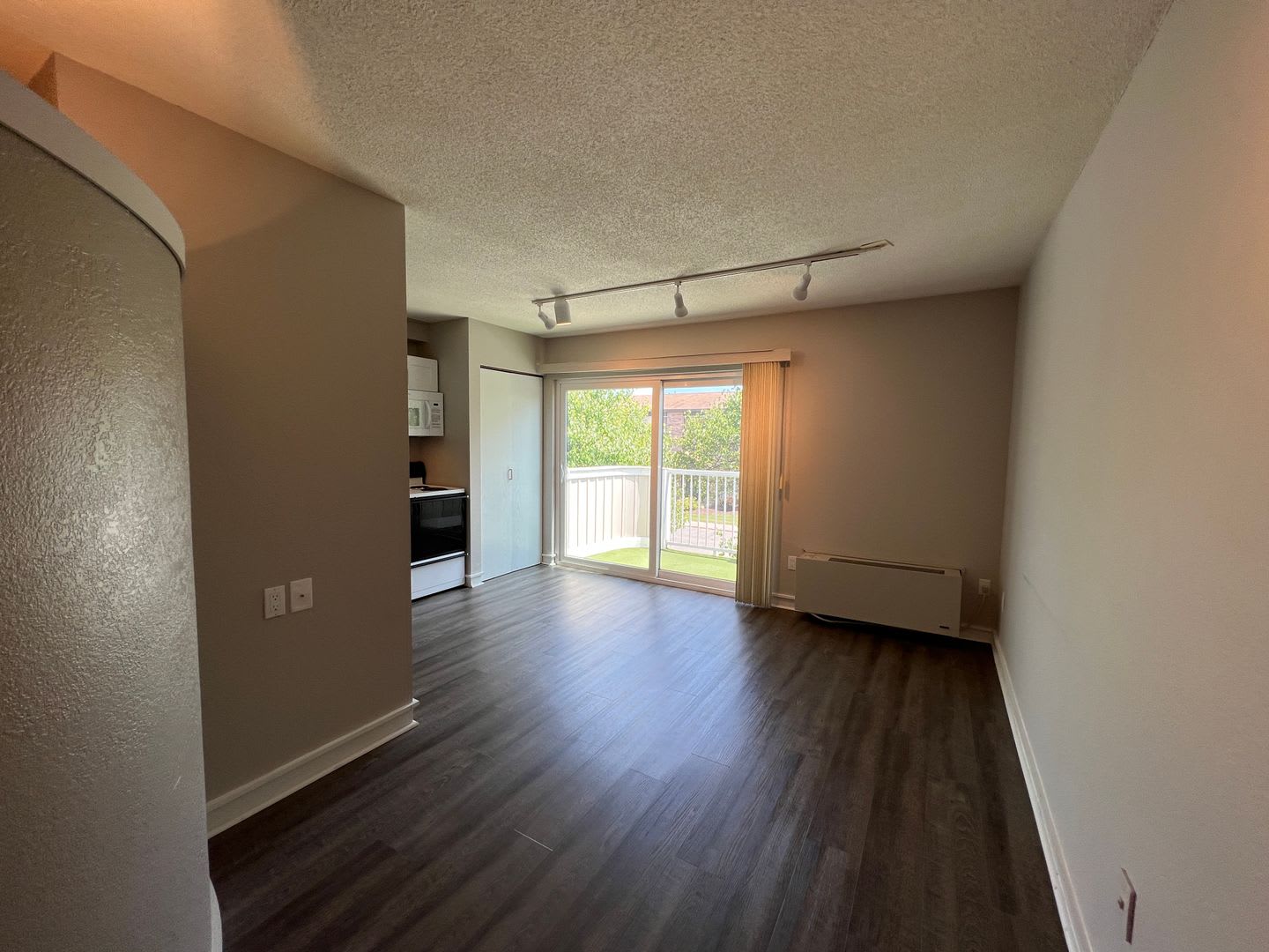 Beech St. Apartment – photo 3