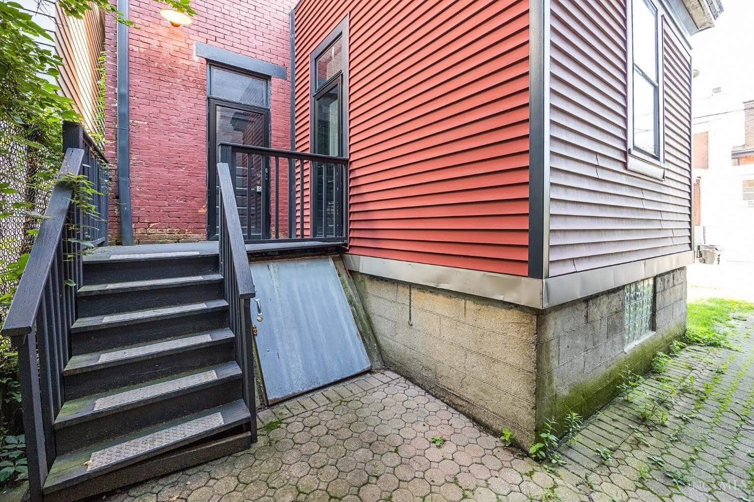 2412 Fairview Avenue – photo 2