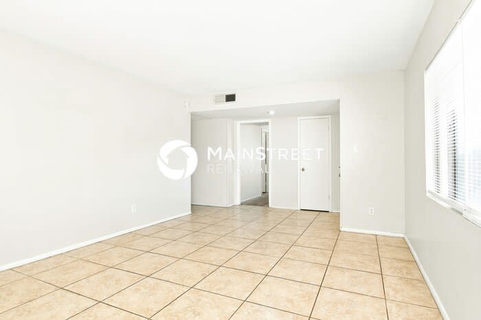 6425 West Oregon Avenue – photo 2