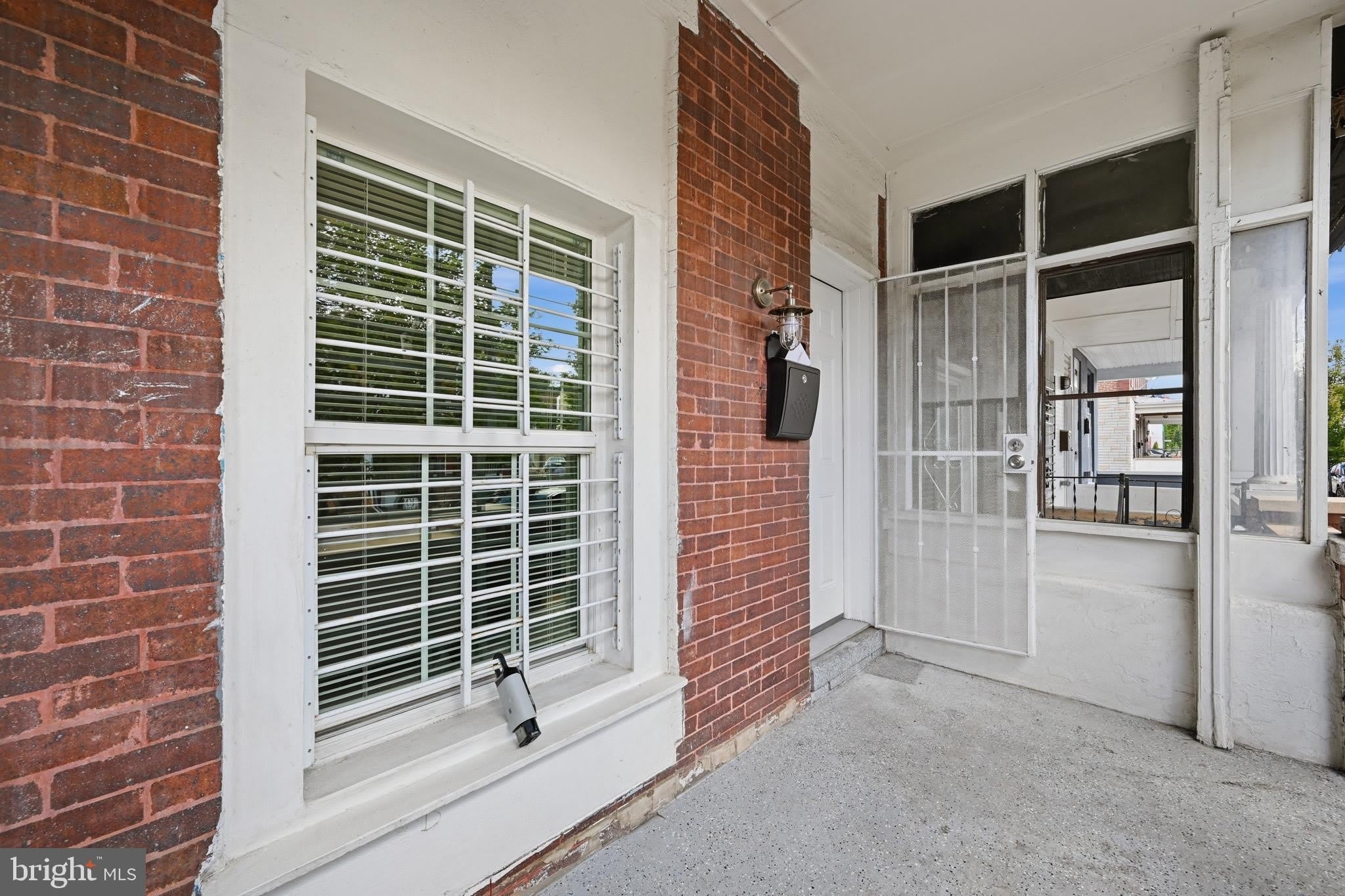 2914 E MADISON Street – photo 2