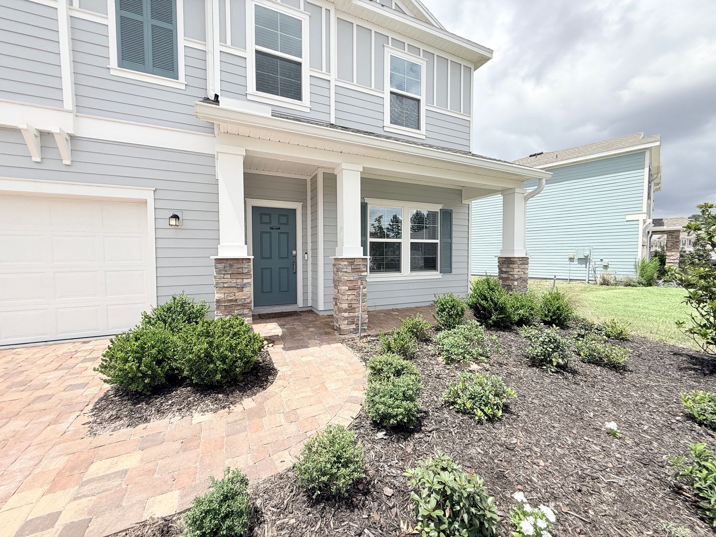 Spacious 4BR Home with Office, Loft & Lake Views – photo 2