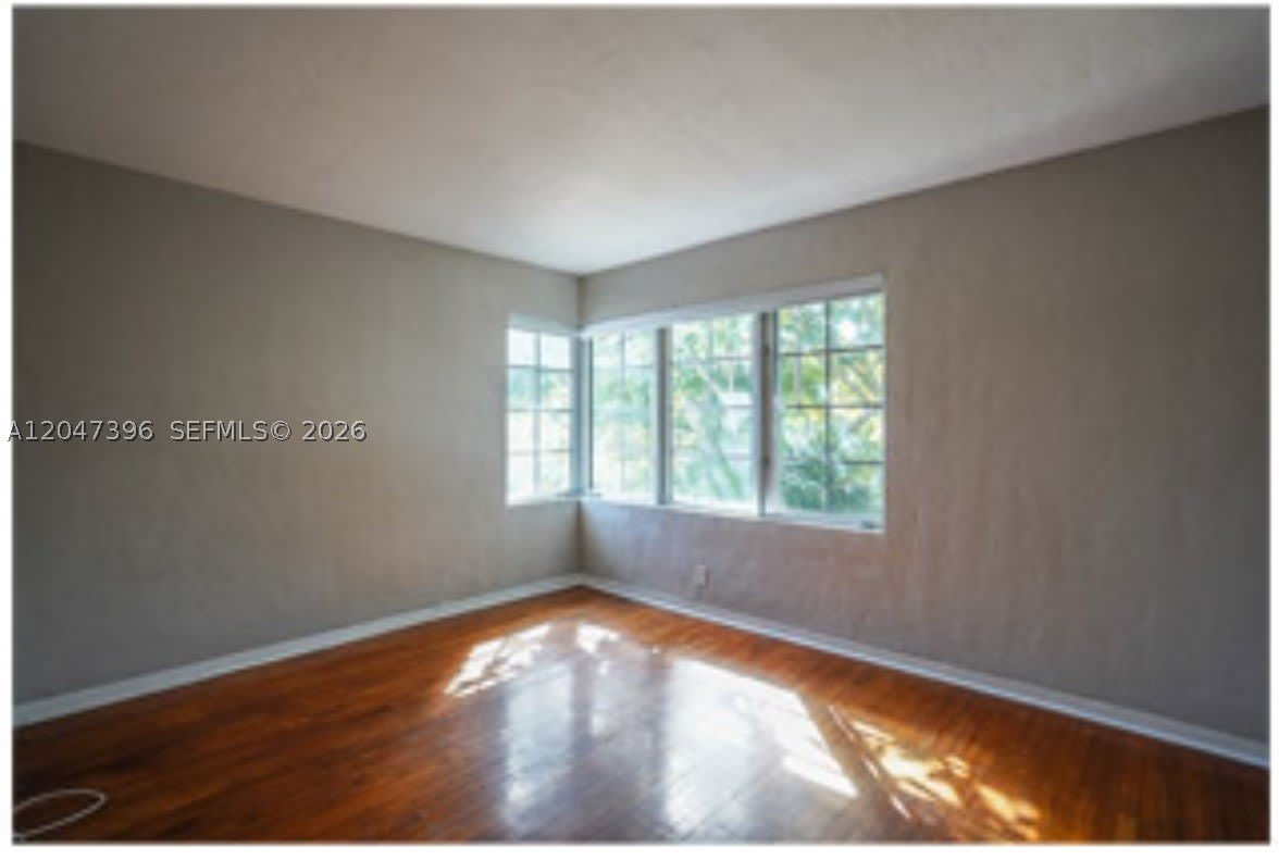 715 Michigan Ave – photo 1