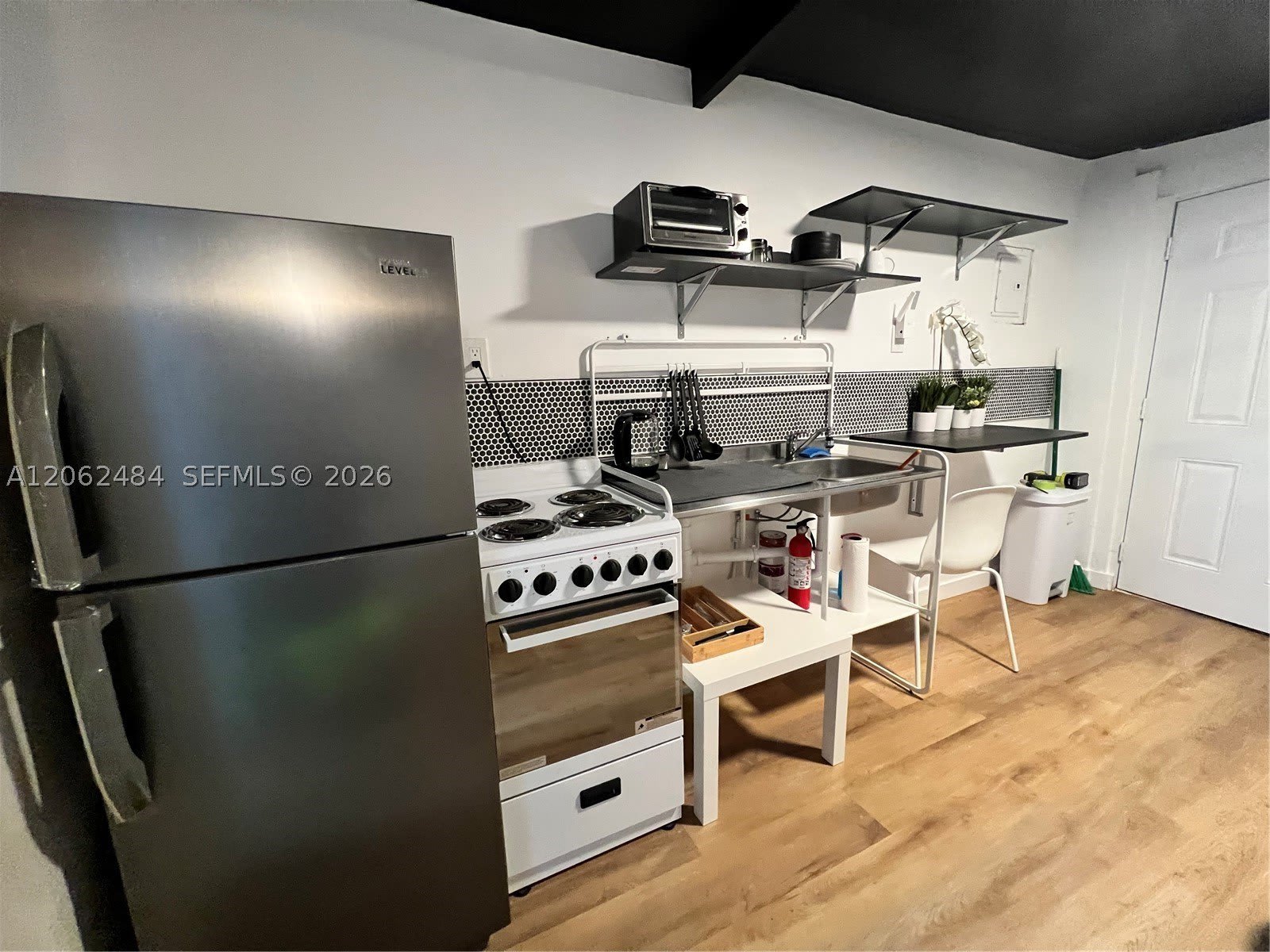 1337 NE 3rd Ave – photo 3