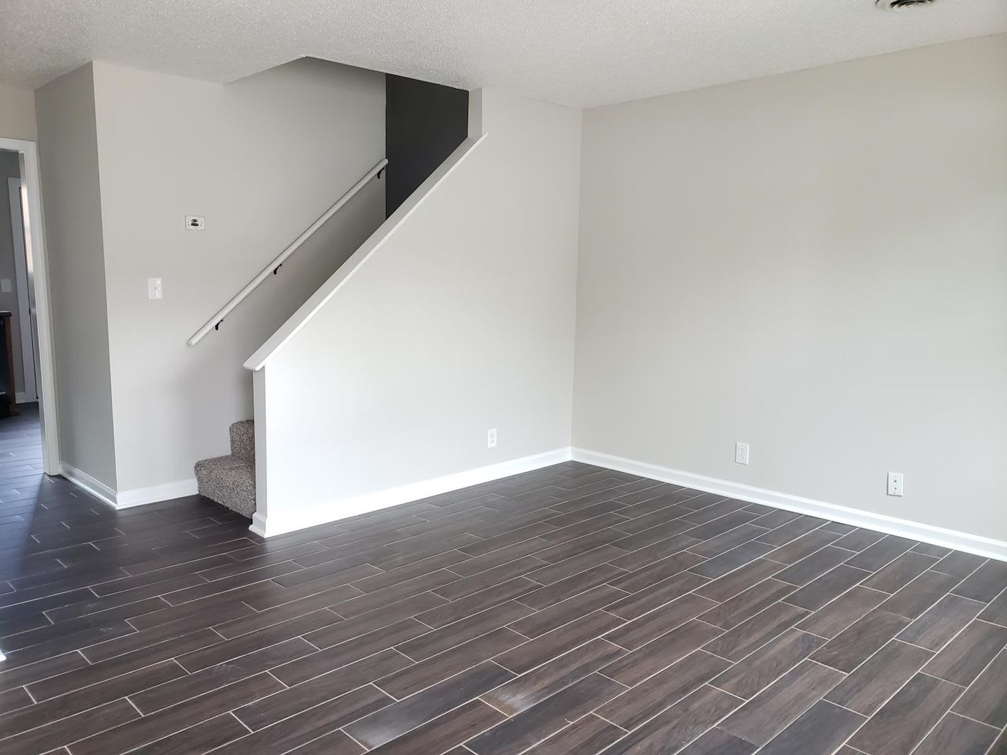 1/2 Off First Month's Rent! 2 bed 1.5 bath. Water included! Walk to APSU! – photo 3