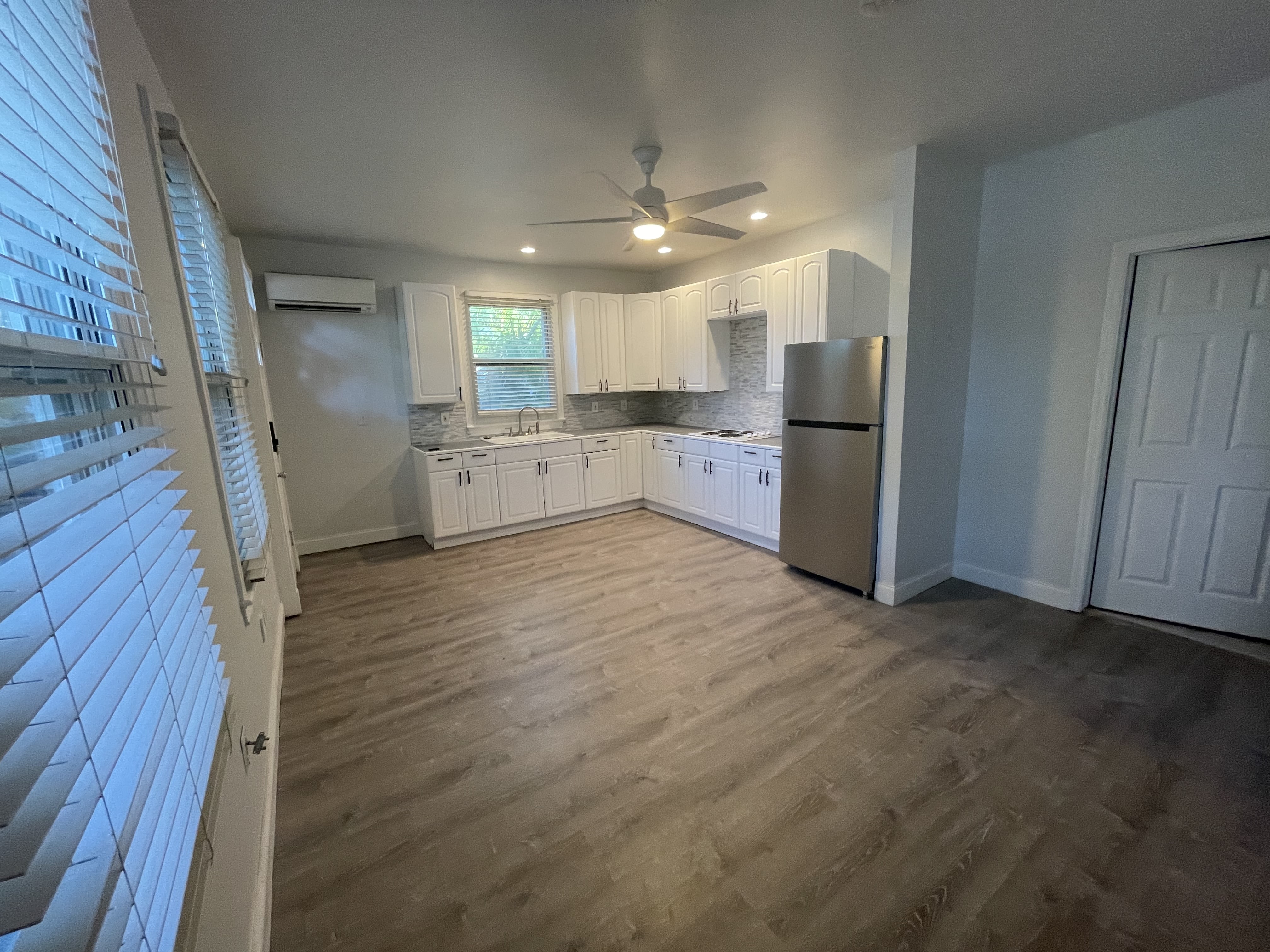 2402 Flagler Ave – photo 2