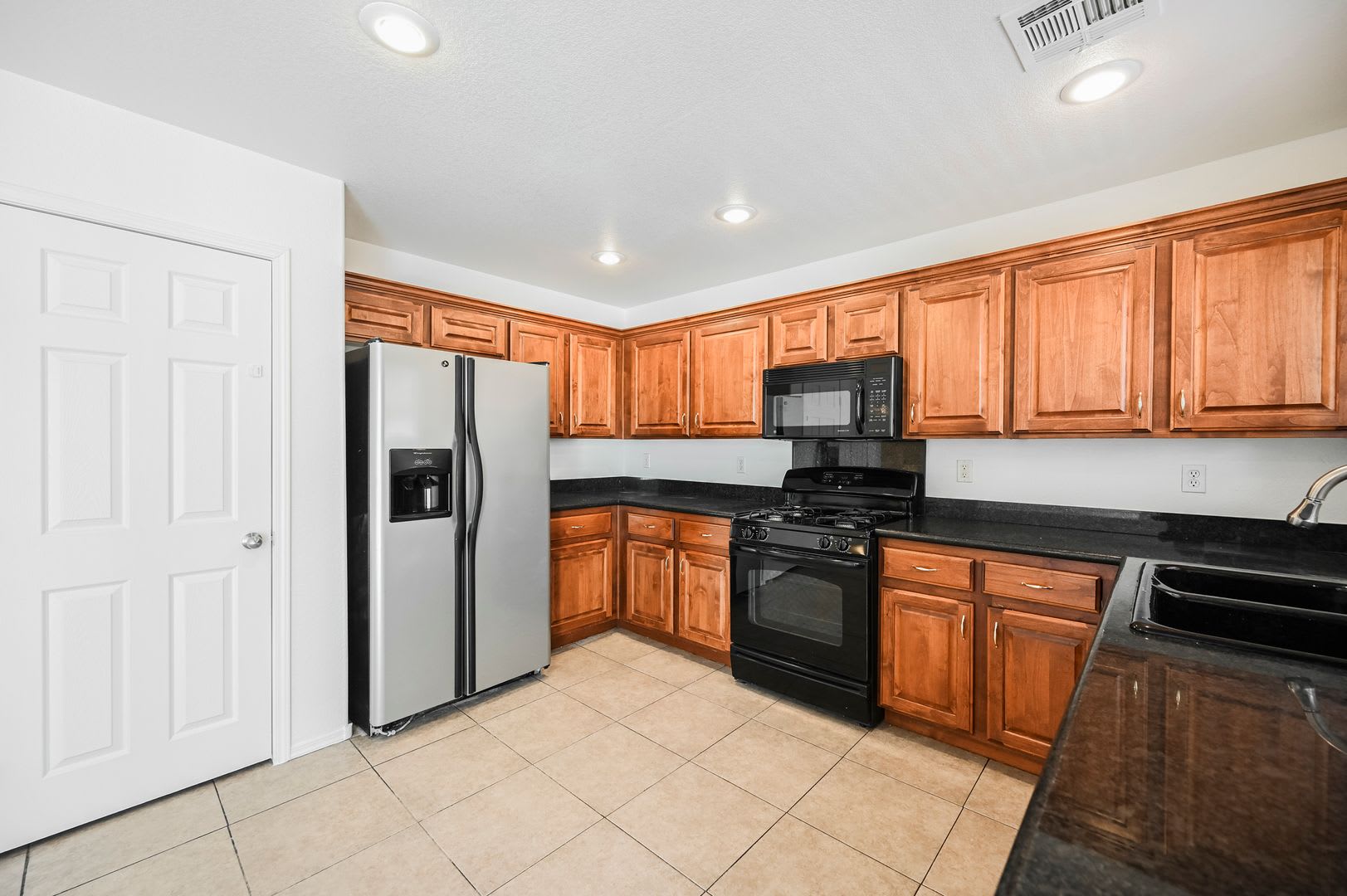 3 Bedroom, 2.5 Bath Two-Story Home Located In The Charming Southwest Area! – photo 5