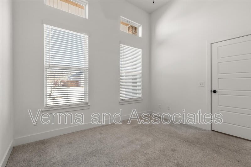 6300 SW Beacon St – photo 2