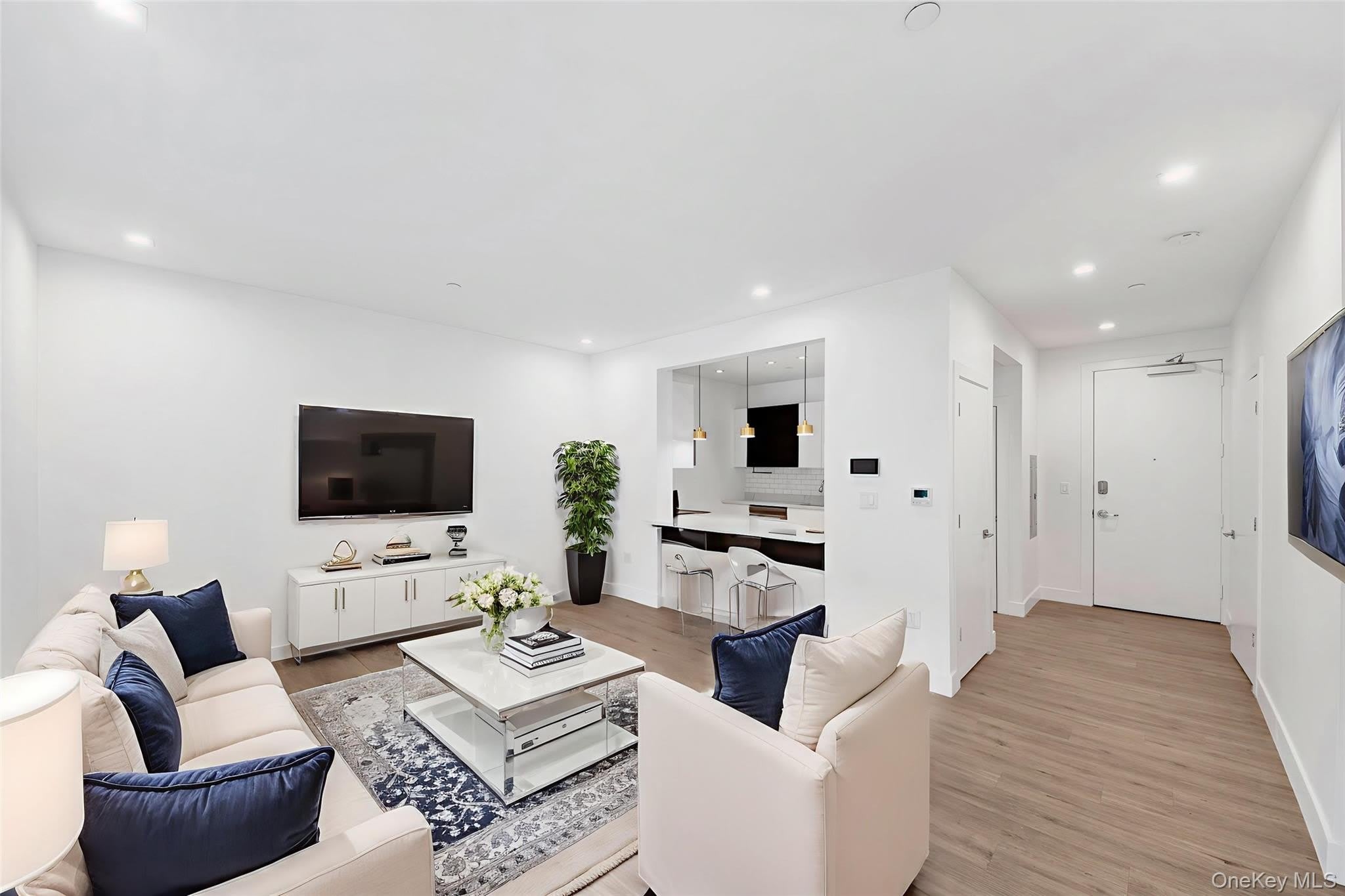 525 N MACQUESTEN PARKWAY – photo 4