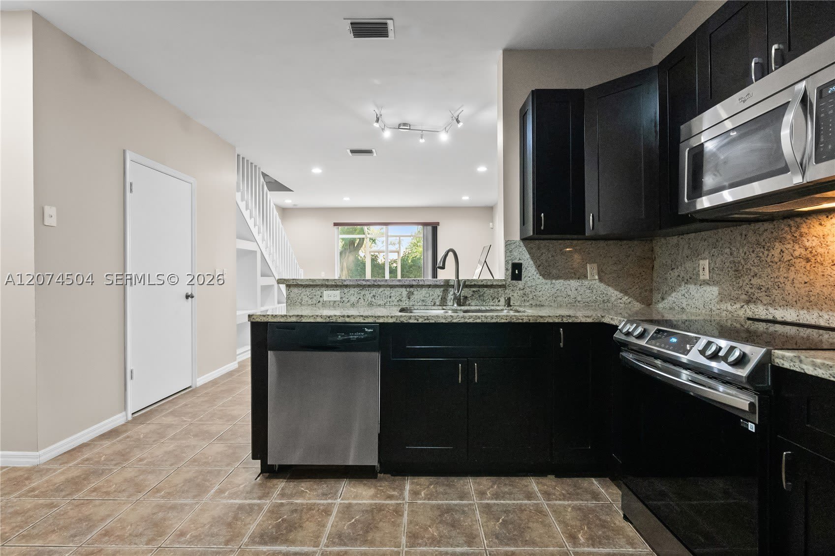 2082 Madeira Dr – photo 2