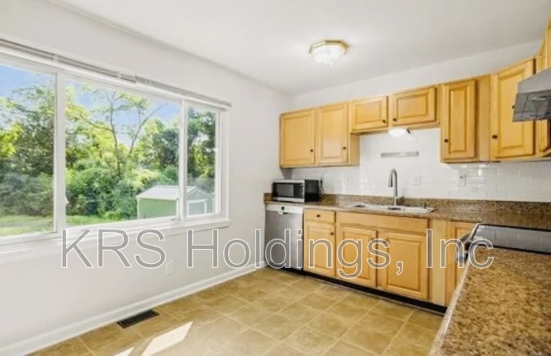 804 Raymond Rd – photo 4