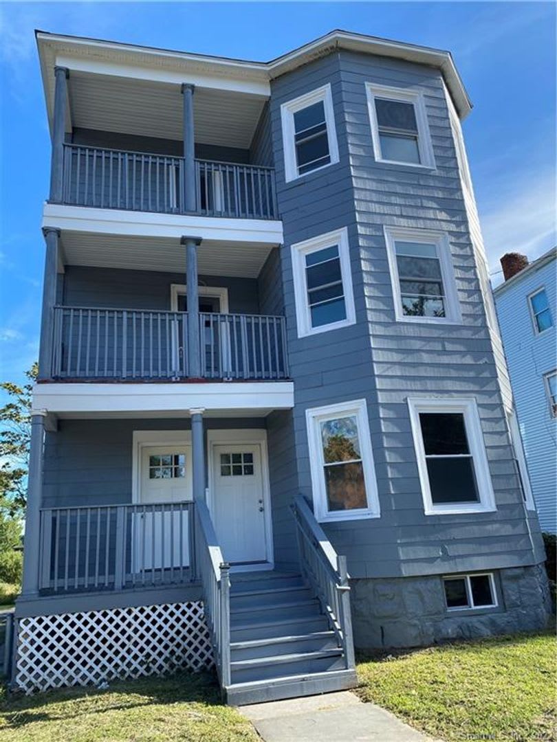 Newly Remodeled 3 Bedroom on 1st Floor – photo 1
