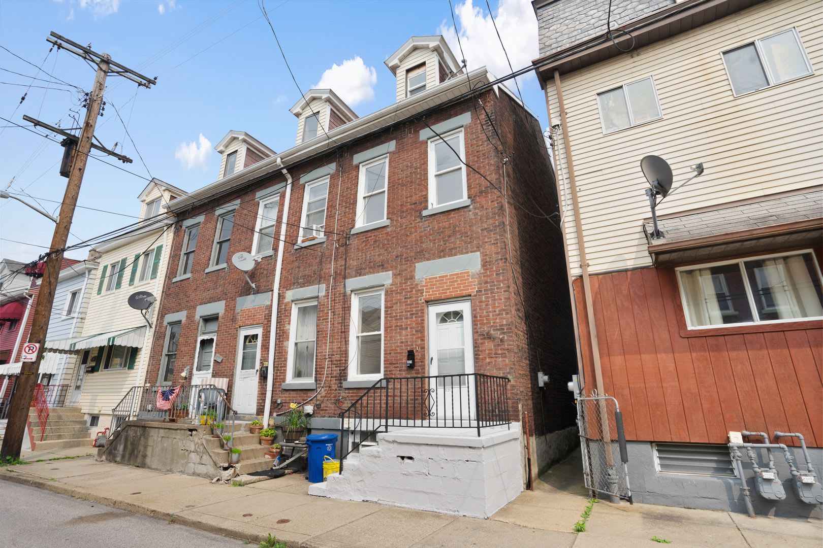 Newly renovated 2 Bed, 1 Bath w/ Bonus Room, Central AC, Laundry – photo 2
