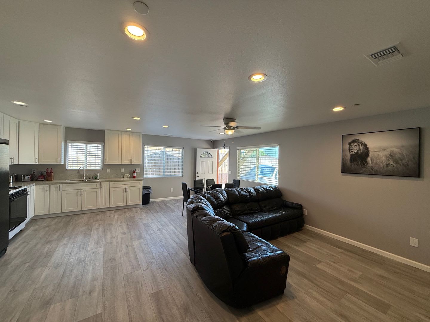 Gorgeous Furnished 3 Bedroom 2 Bath home – photo 2