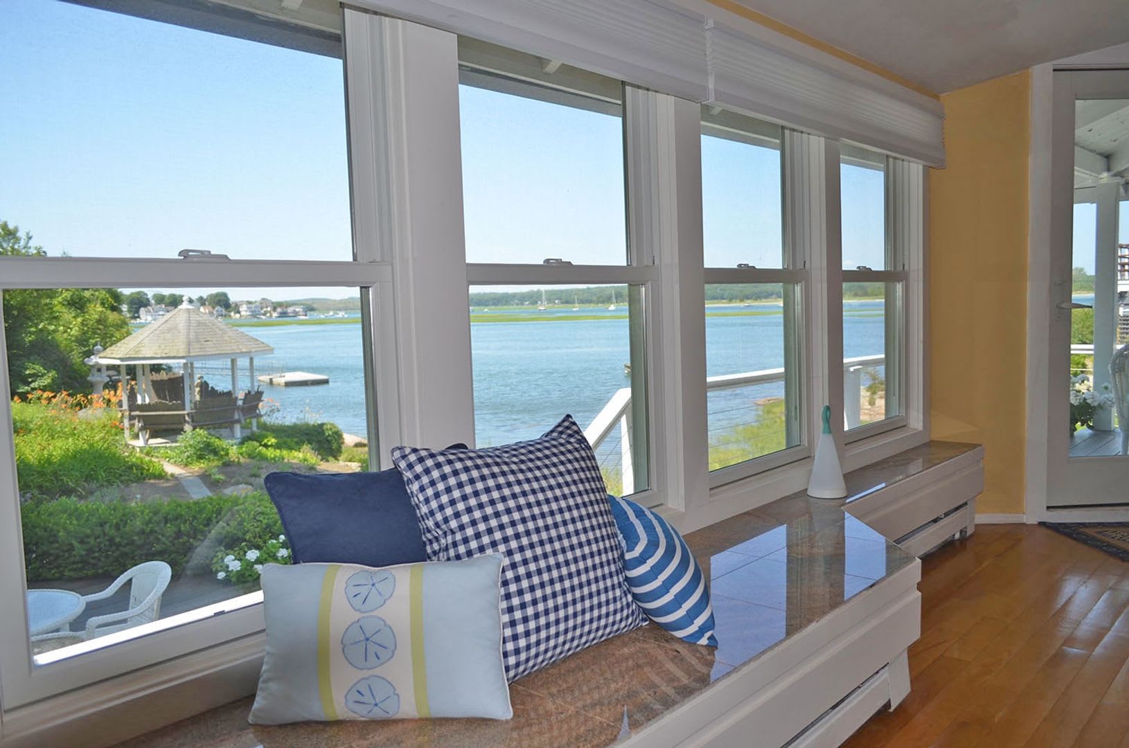 Waterfront Winter Rental: Sunset Cove (Utilities Included) – photo 4