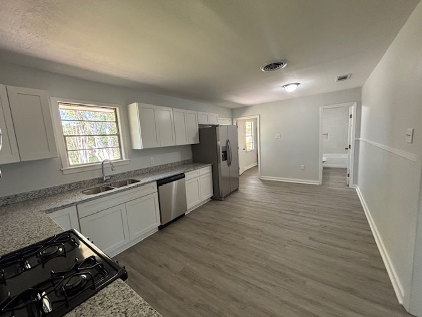 MAJOR PRICE DROP!! Stunning 3 bedroom 2 bath home in Baton Rouge, LA – photo 4