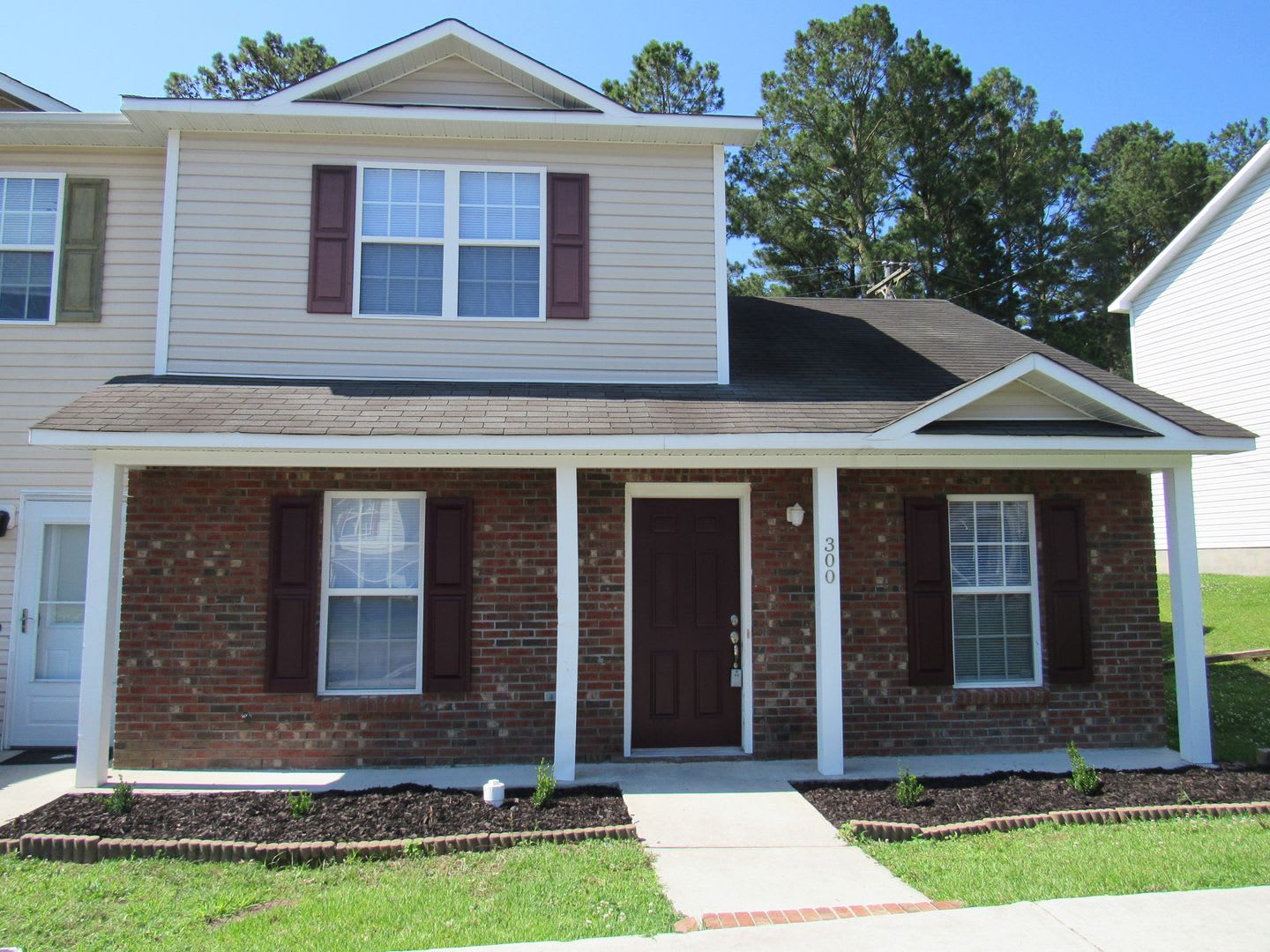 300 Meadowbrook Lane – photo 1