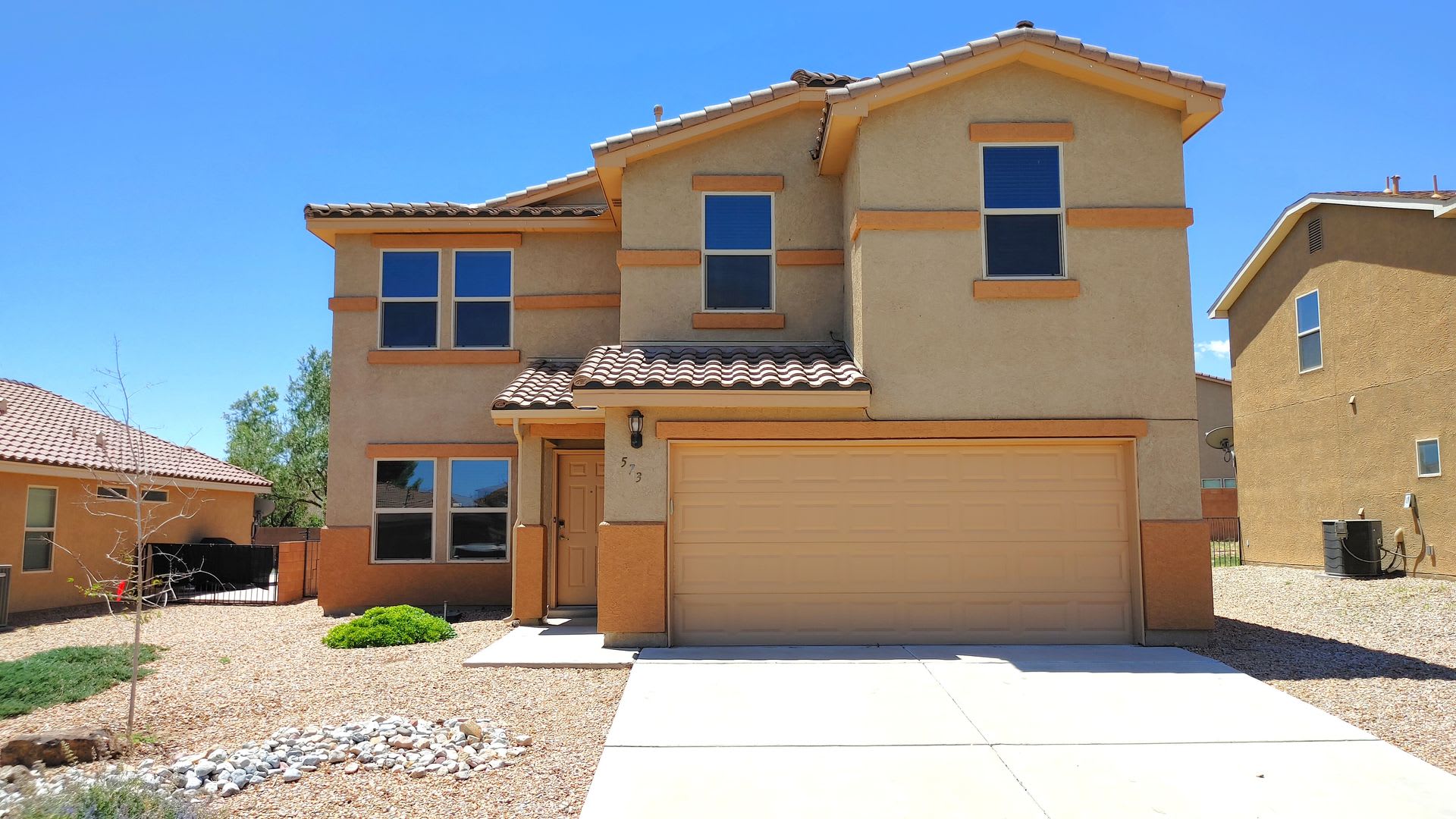 Roomy 3 Bedroom 2 Bathroom Home In Los Lunas! – photo 1