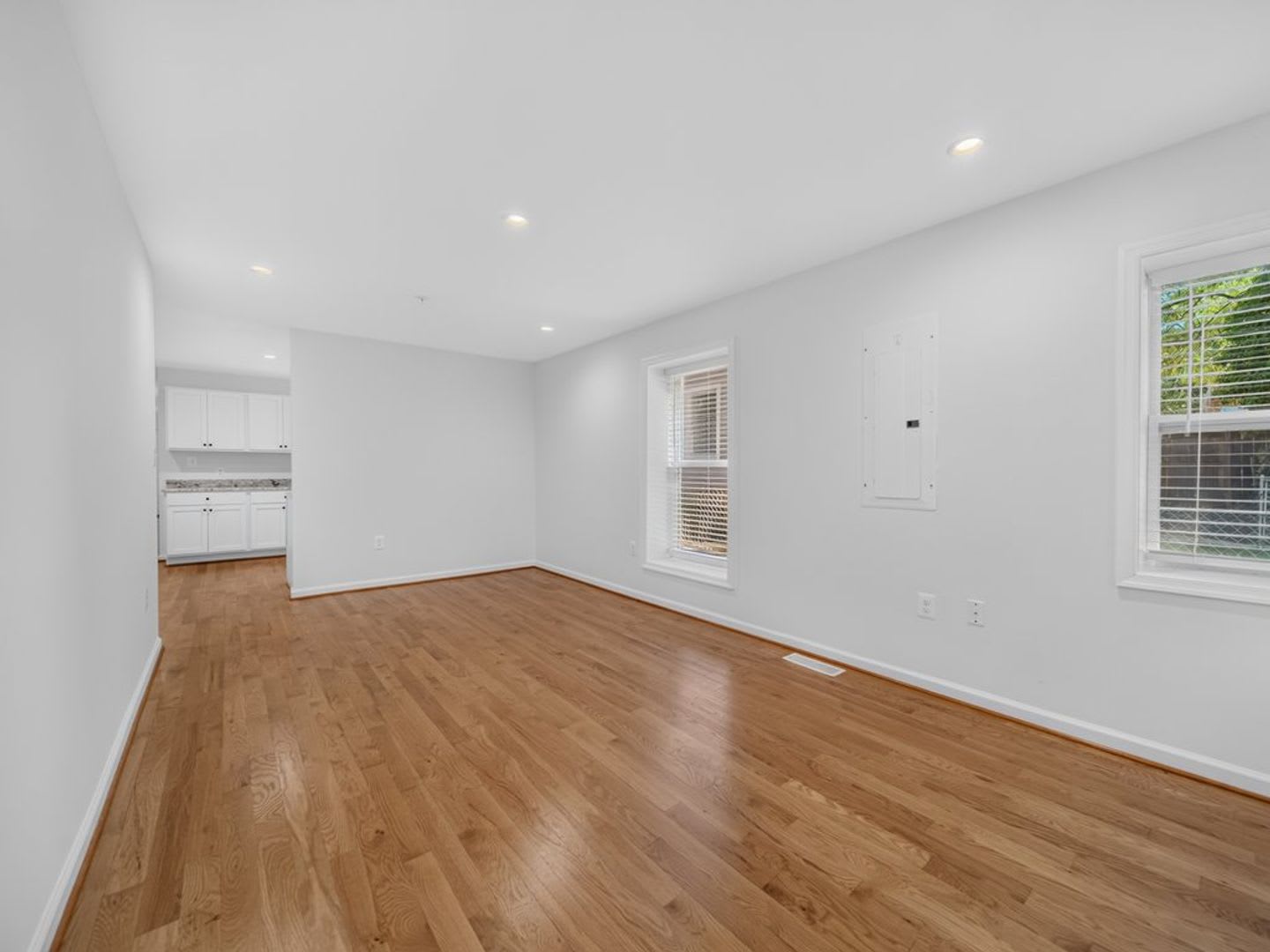 Newly Built 4BR/3BA Two-Level Townhome with Parking – photo 4