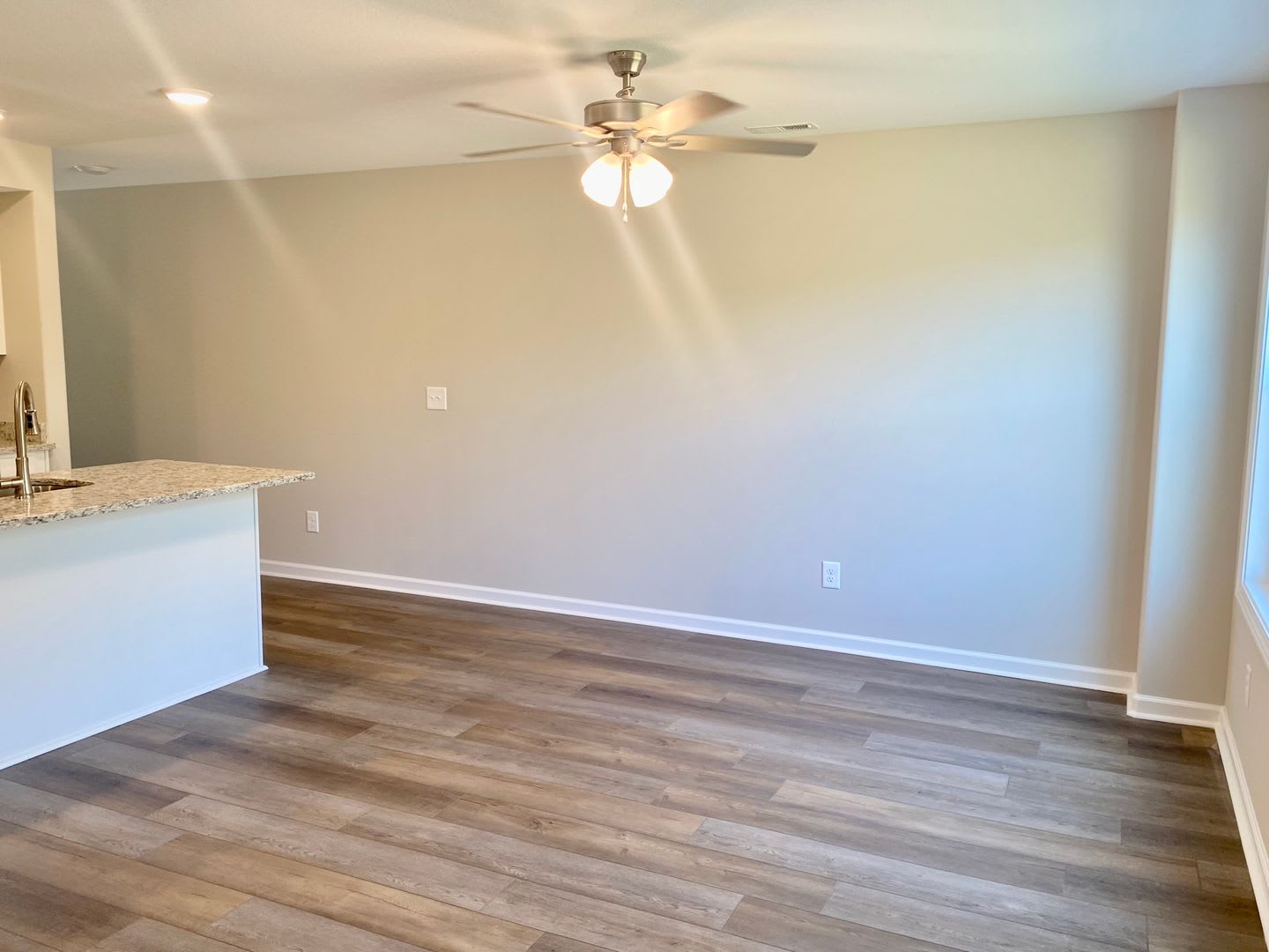 943 Center Rd – photo 5