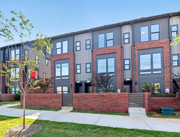 2158 North Graham Street – photo 2