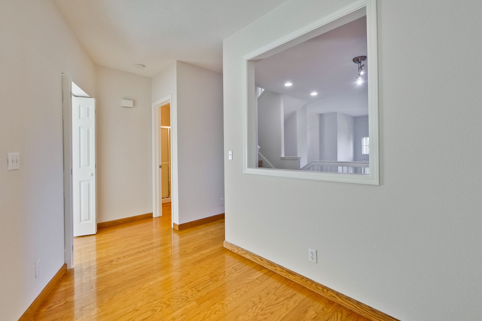 Large 3 Bed 3 Bath Townhouse – photo 4