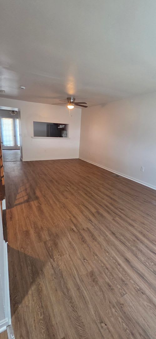 Act Fast 2 Bedroom Townhome In Columbia – photo 2