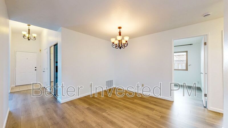 1417 Gregory Ct – photo 3