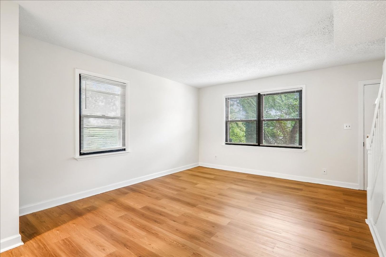 Lovely 3-Bedroom 1 bath End Unit townhome in Deanwood – photo 5
