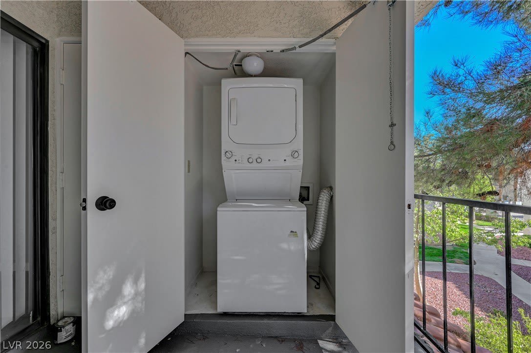 4730 Nara Vista Way – photo 2