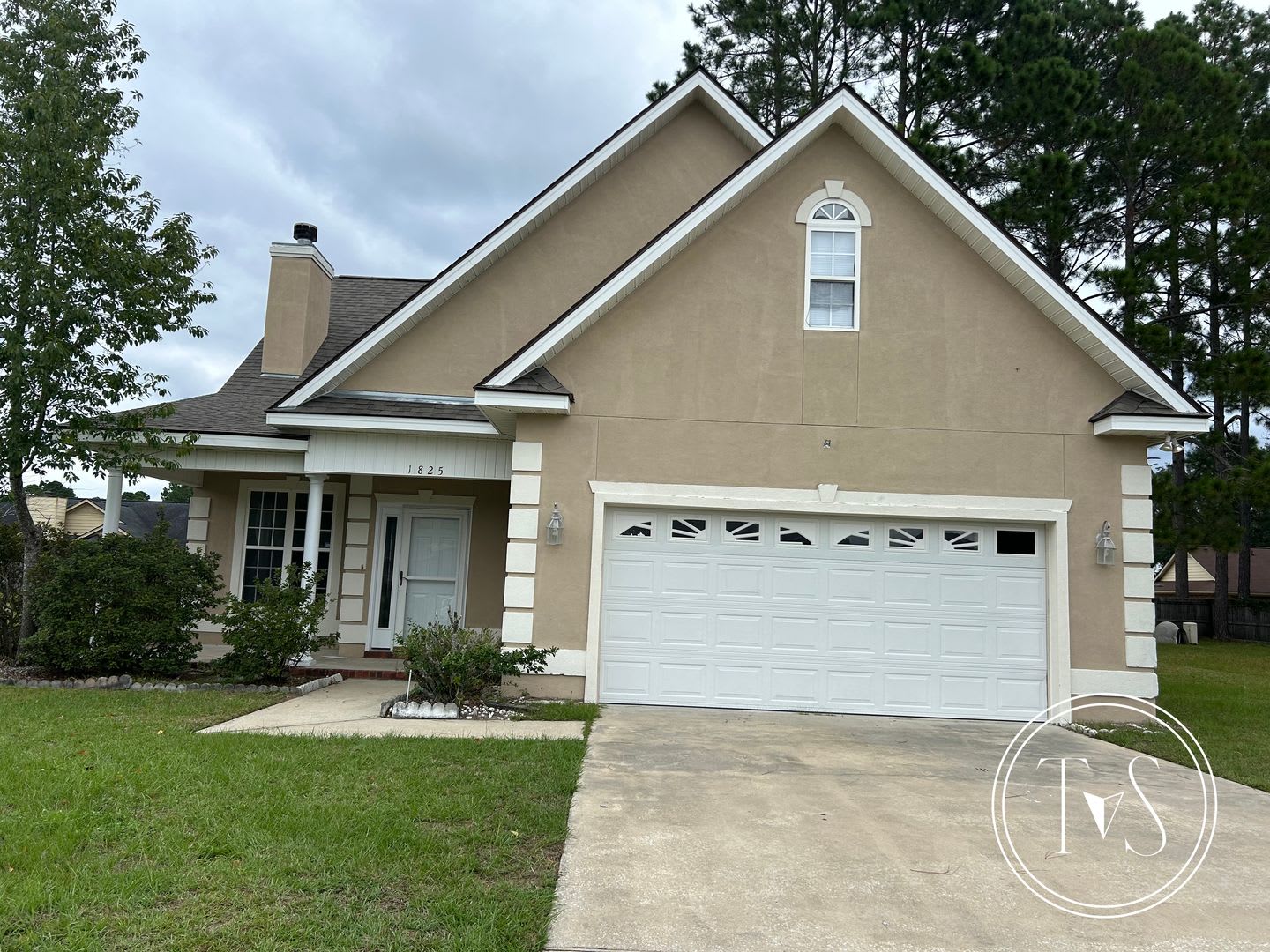 Spacious 3-Bedroom Home with Over 2,300 Sq. Ft. – photo 2