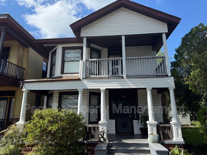611 W 44th St – photo 2