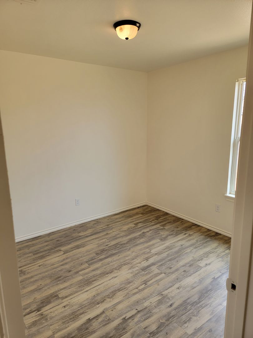 Section 8 Approved! Ready now! Move in Special! – photo 4