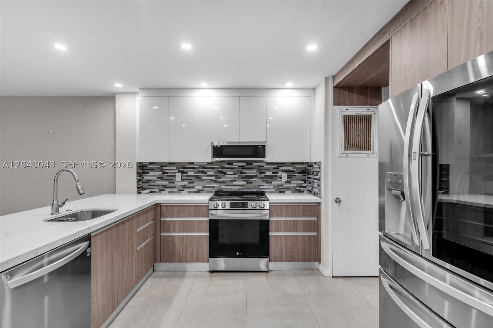 2175 NE 56th St – photo 1