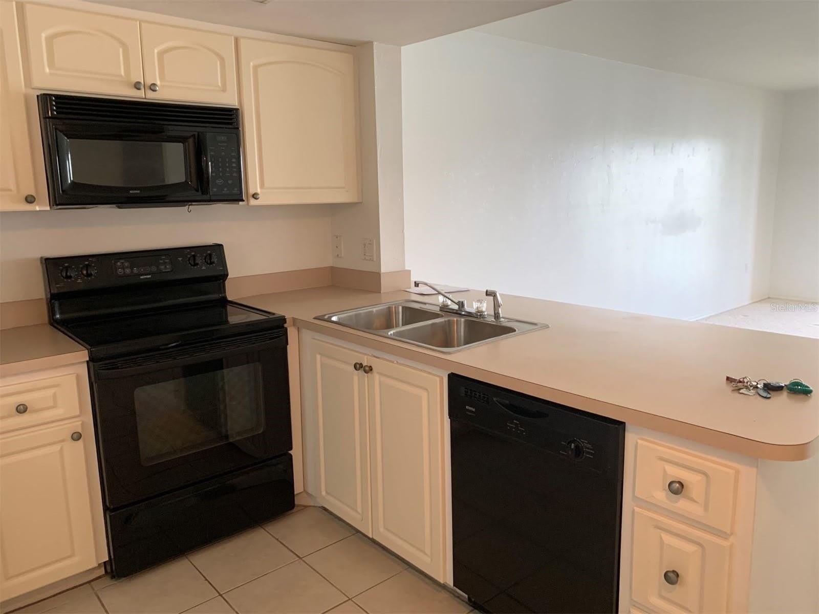25275 RAMPART Boulevard – photo 4