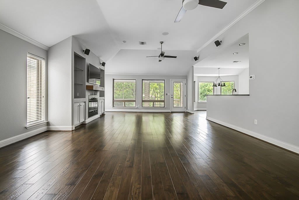 218 E Creekview Dr – photo 2