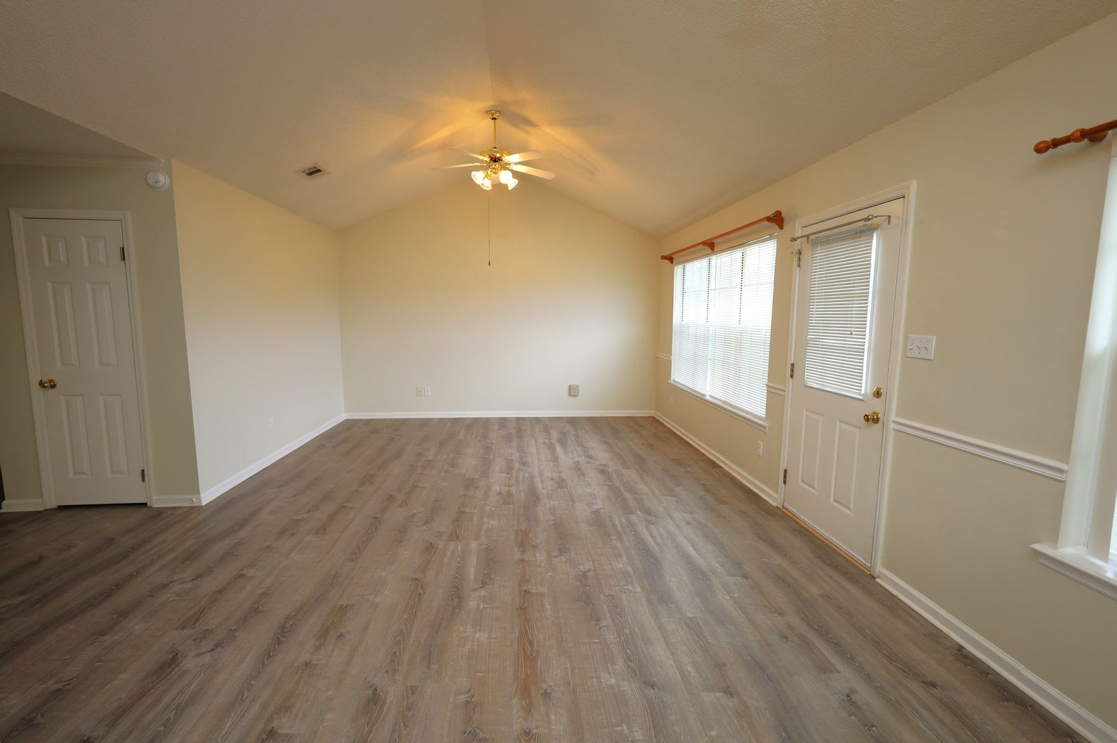 4200 Shadowwood Dr – photo 2
