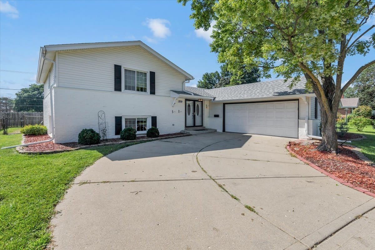 1719 W Lexington Drive – photo 1