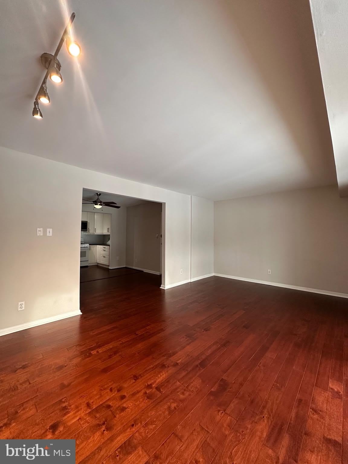 11625 Vantage Hill Road – photo 4