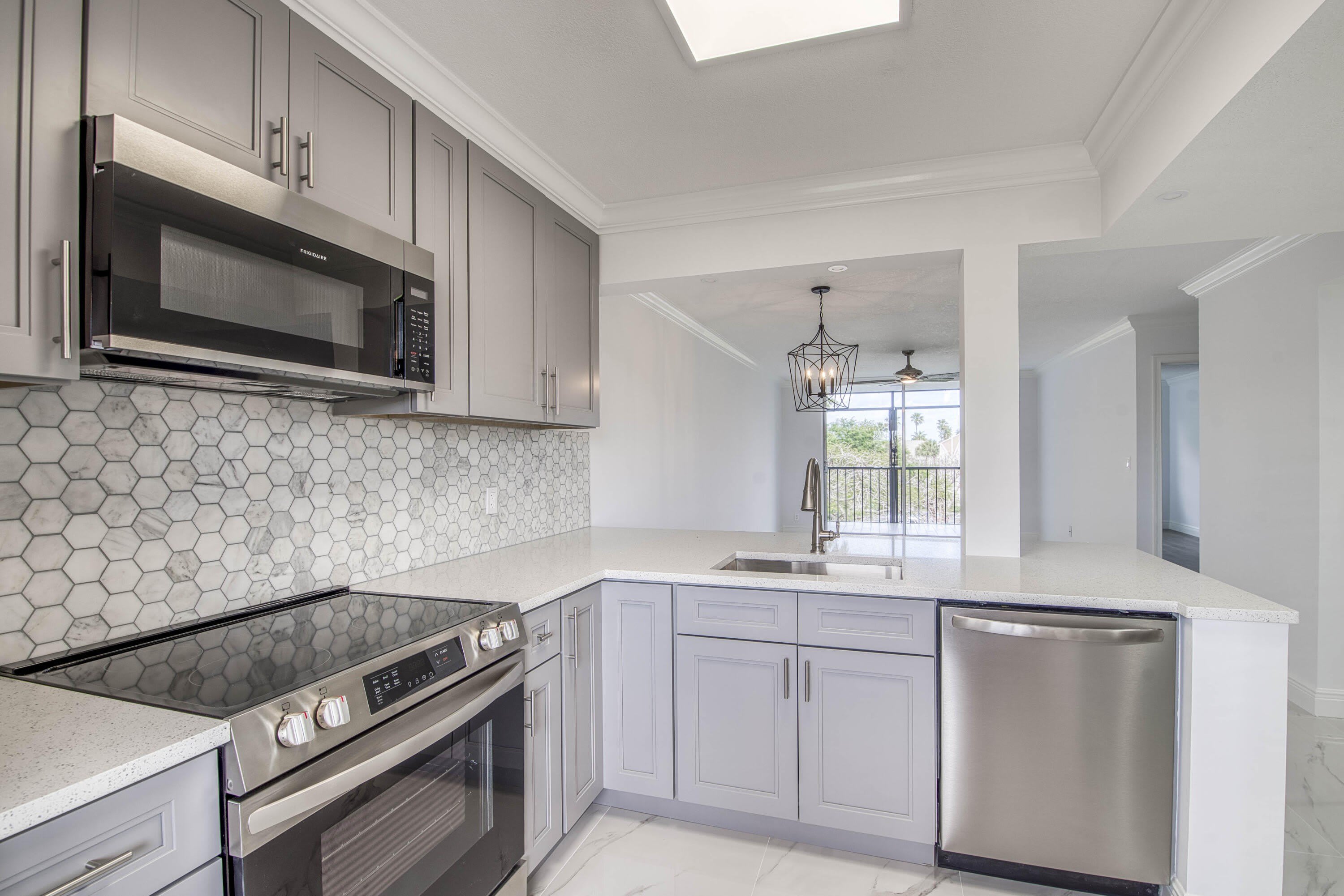 6795 Huntington Lane – photo 2