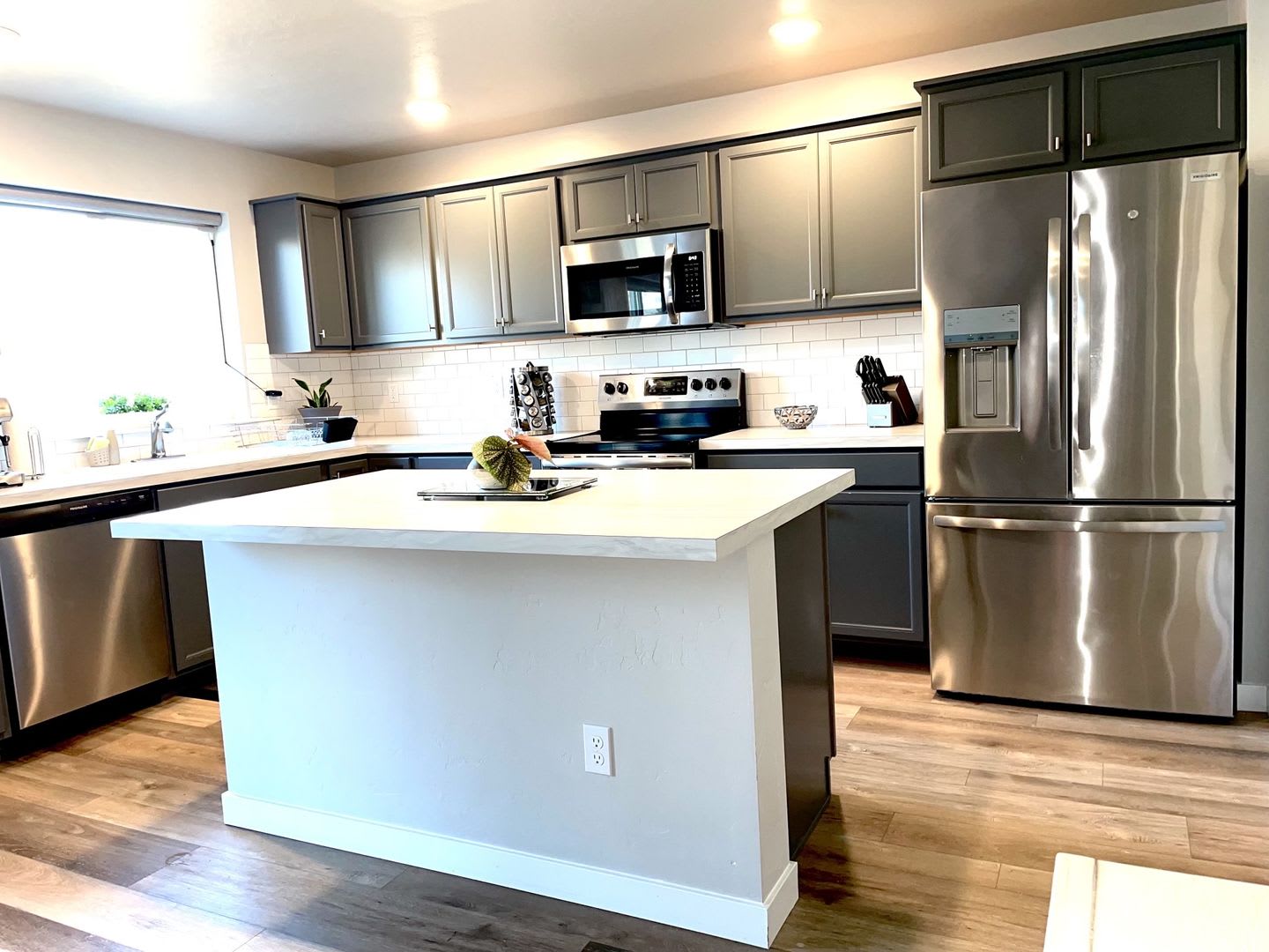 Newer 4 Bedroom Home Office In A Prime Commuter Location – photo 3
