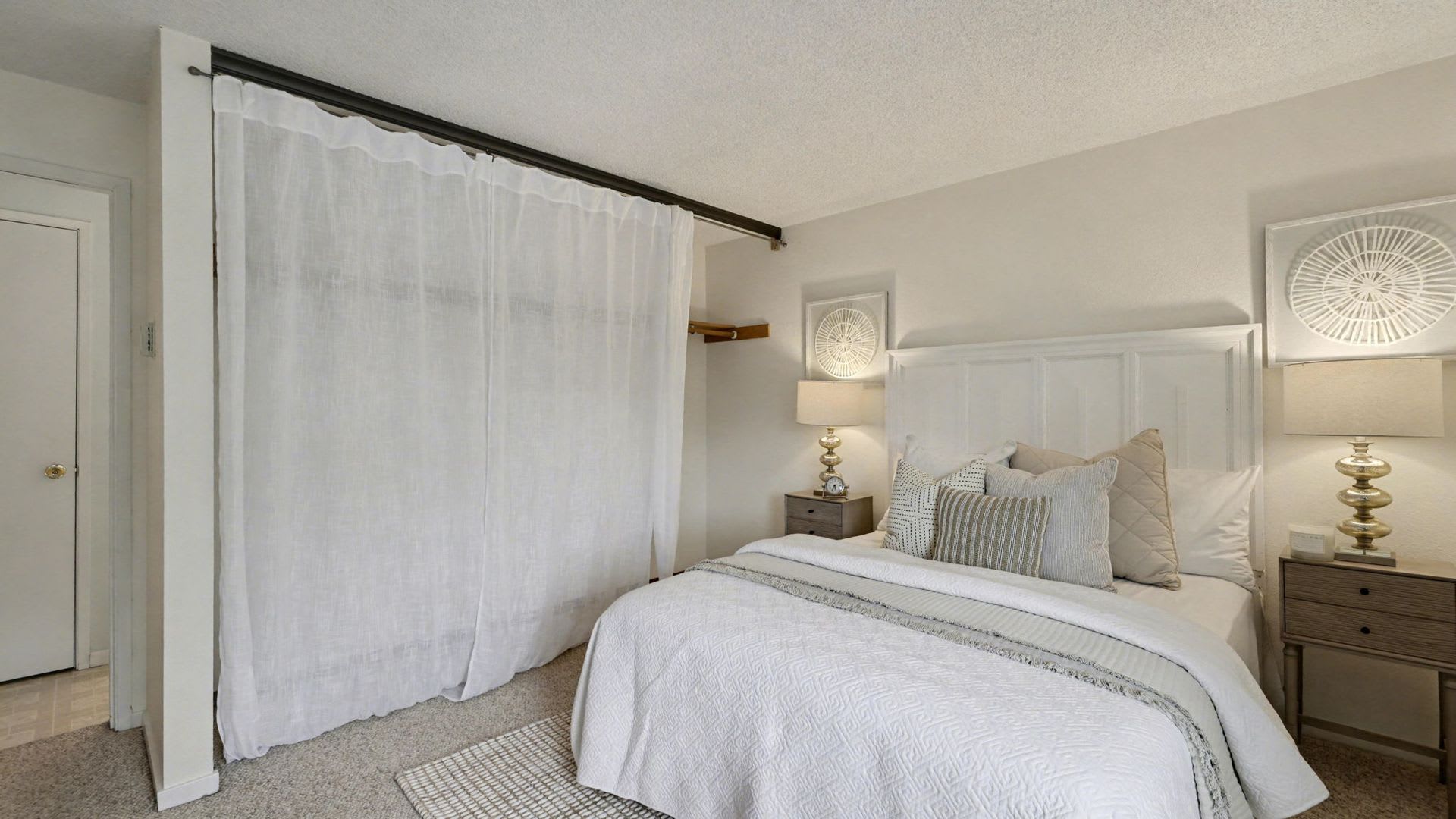 Maple Leaf Condo, 2 bedroom, 2 bath – photo 5