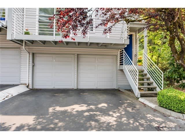 Beautiful 2 Bed 1.5 Bath in Sought After Woodridge, Bellevue. – photo 2