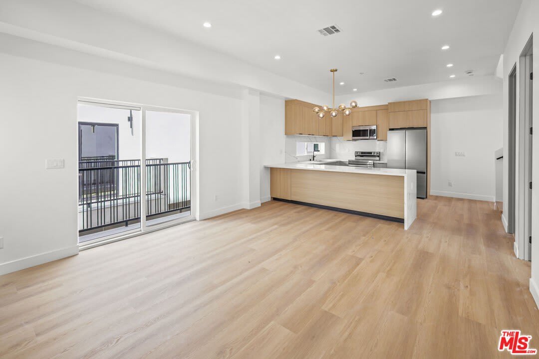11006 Hortense St – photo 3